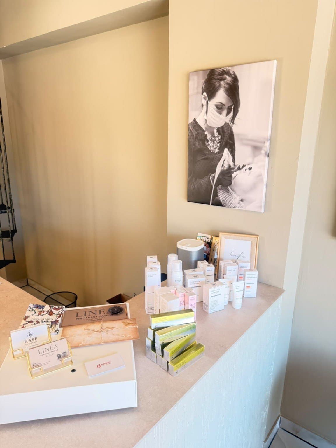 LINÉA product and reception display
